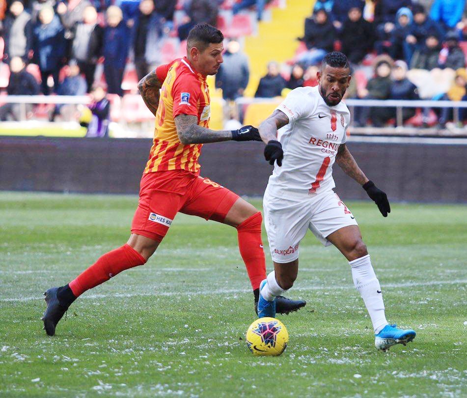 Kayserispor’un stoperi Angelo: 
