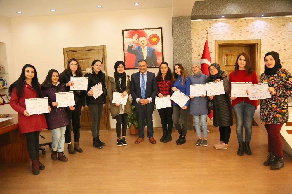KAYÜ öğrencilerinden Başkan Cabbar’a ziyaret 