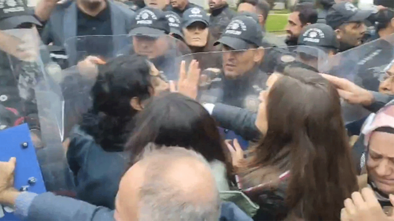 Kayyım kararı sonrası belediye binası kuşatıldı! Sokak çağrısı yaptılar