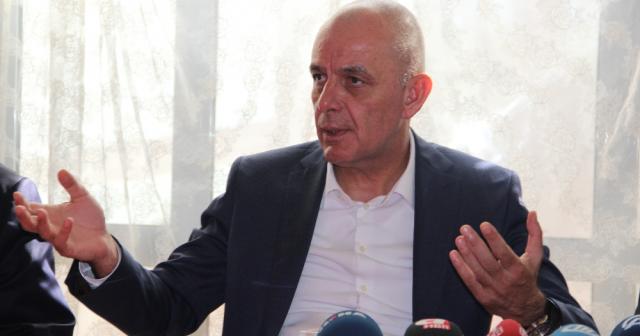 Kayyım olarak atanan Belediye Başkanı resti çekti