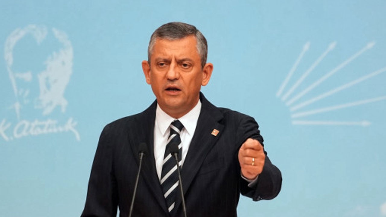 Kayyum itirazı reddedildi, Özgür çıldırdı! Mahkemeye: Kumda oyna! Başsavcıya: Aparat! Hakime: Tazminat davası...