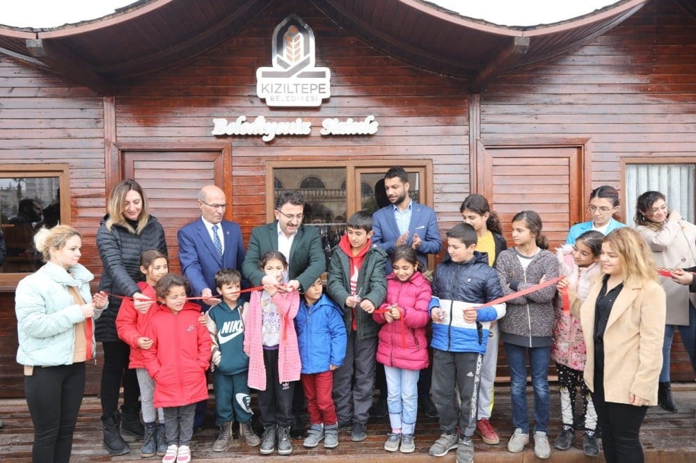 Kayyumun kurduğu Giyim Bankası ihtiyaç sahiplerini bekliyor 