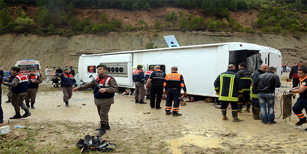  Isparta'da yolcu otobüsü devrildi: 3 ölü!