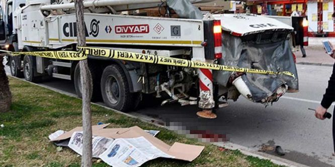 Ablasından kaçarken otobüsün altında kaldı