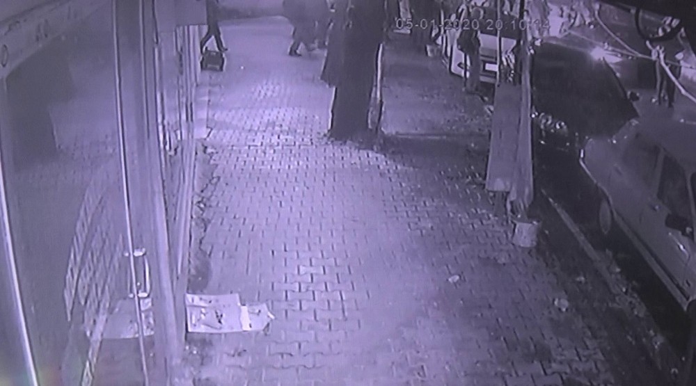Kaza anı güvenlik kameralarına yansıdı 
