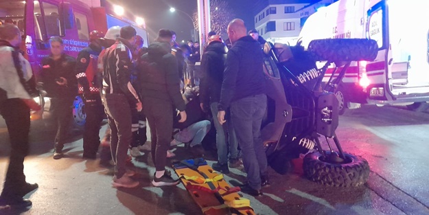 Kaza anı kamerada! Takla atan UTV'nin altında kaldılar...