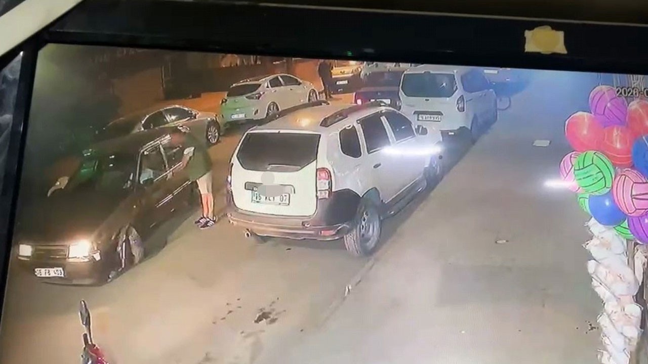 Kaza anı kameraya yansıdı! 81 yaşındaki sürücü direksiyon başında kalp krizi geçirdi