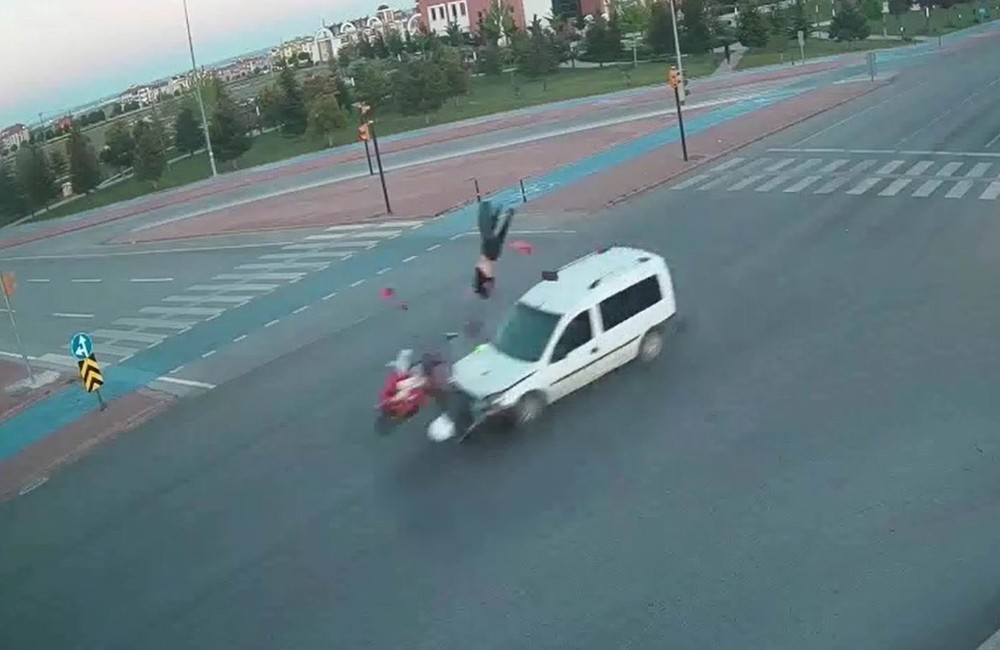 Kaza anları şehir polis kamerasında 