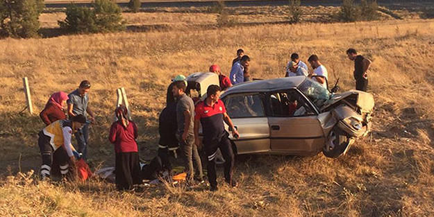 Kaza ikiz kardeşleri ayırdı