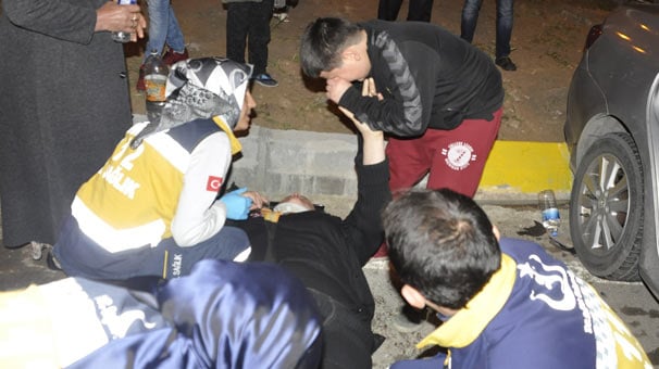 Kaza sonrası annesinin elini bir an olsun bırakmadı!
