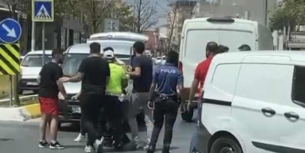 Kaza sonrası kavga! Tekme, yumruk ve bıçaklar havada uçuştu