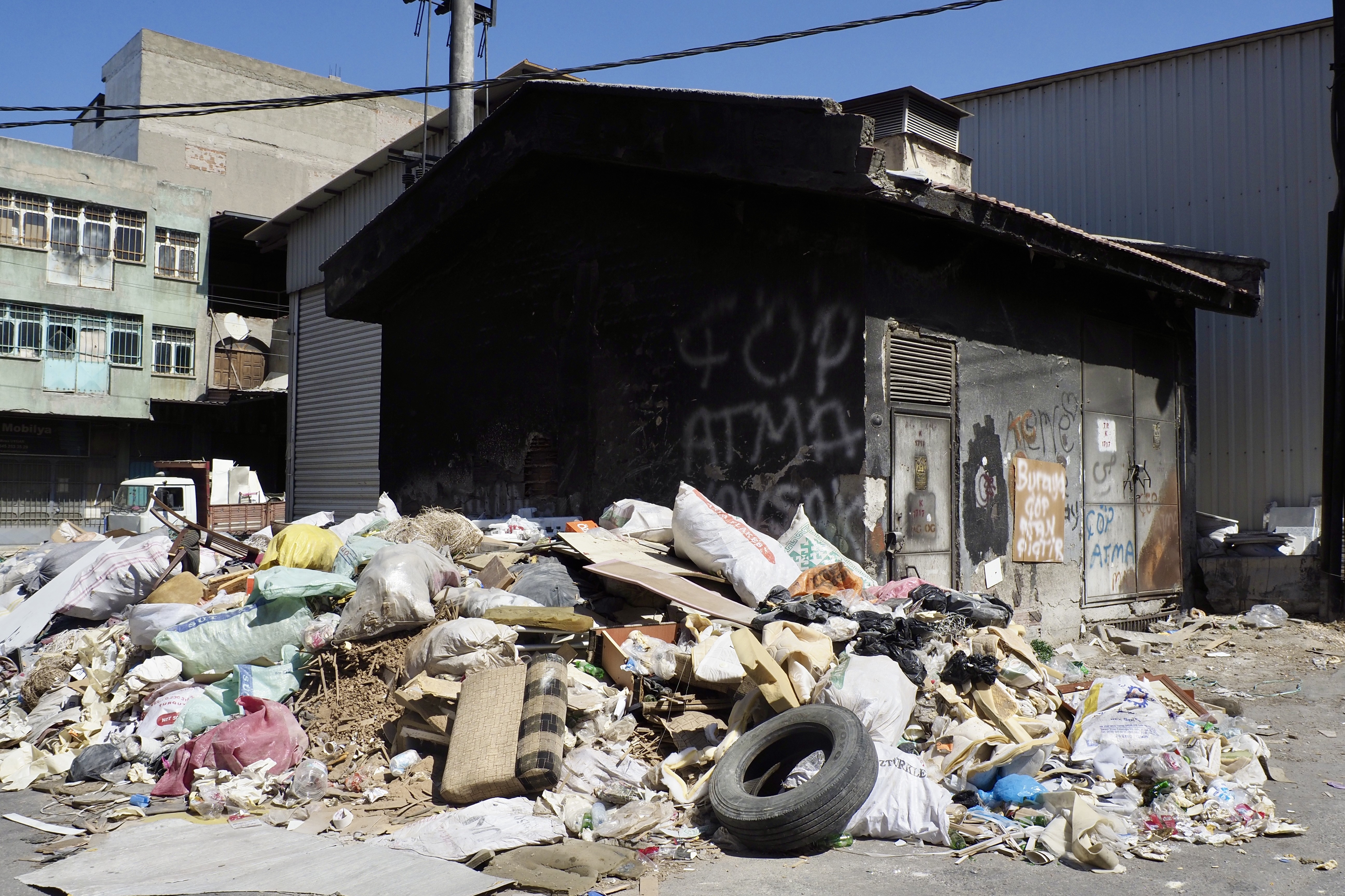Kaza ve yangınlar rutin oldu! CHP zihniyeti İzmir’de çöp İstanbul’da otobüs yakıyor