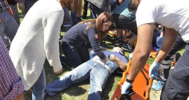 Kaza yapan araç işçilerin arasına daldı: 6 yaralı