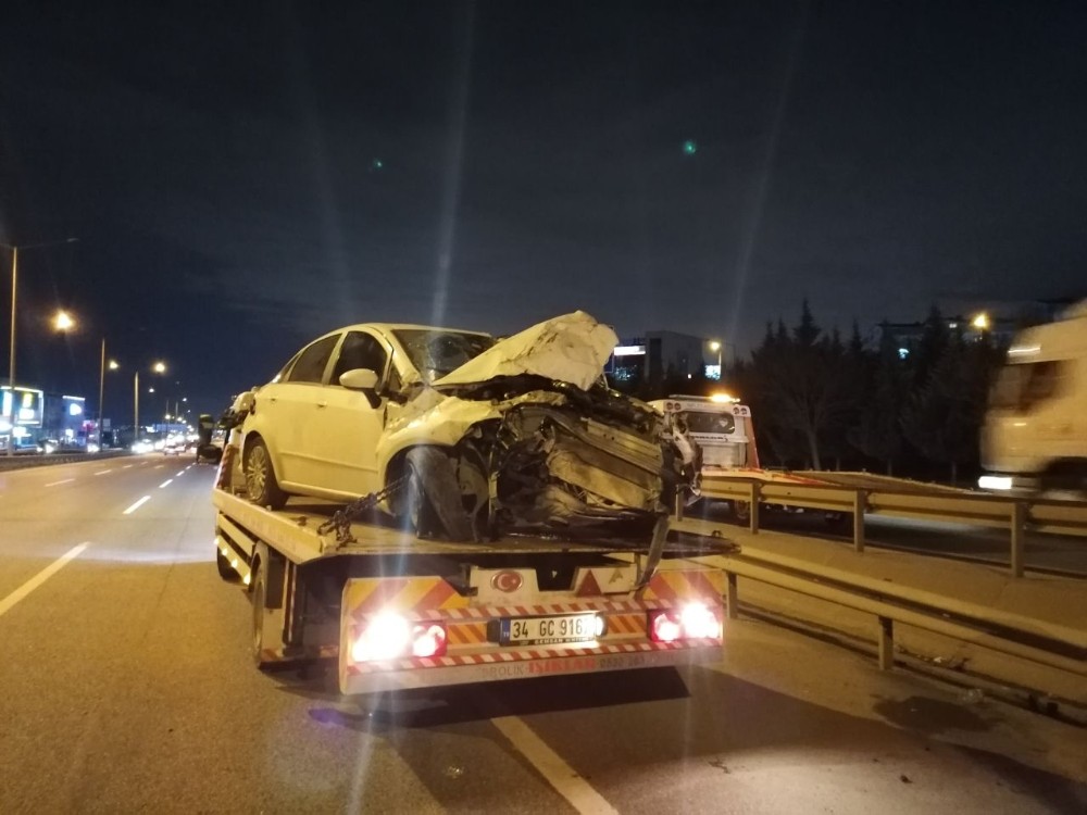 Kaza yapan araç taklalar atarak ana yola uçtu: 3 yaralı 