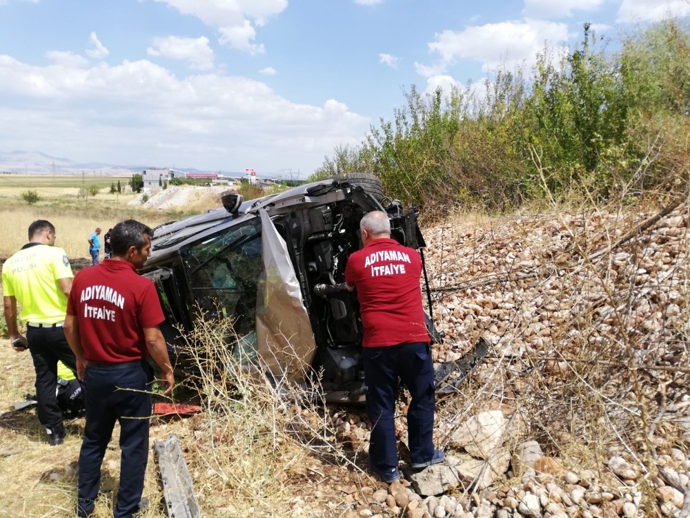 Kaza yapan araçtan fırlayan kadın öldü 