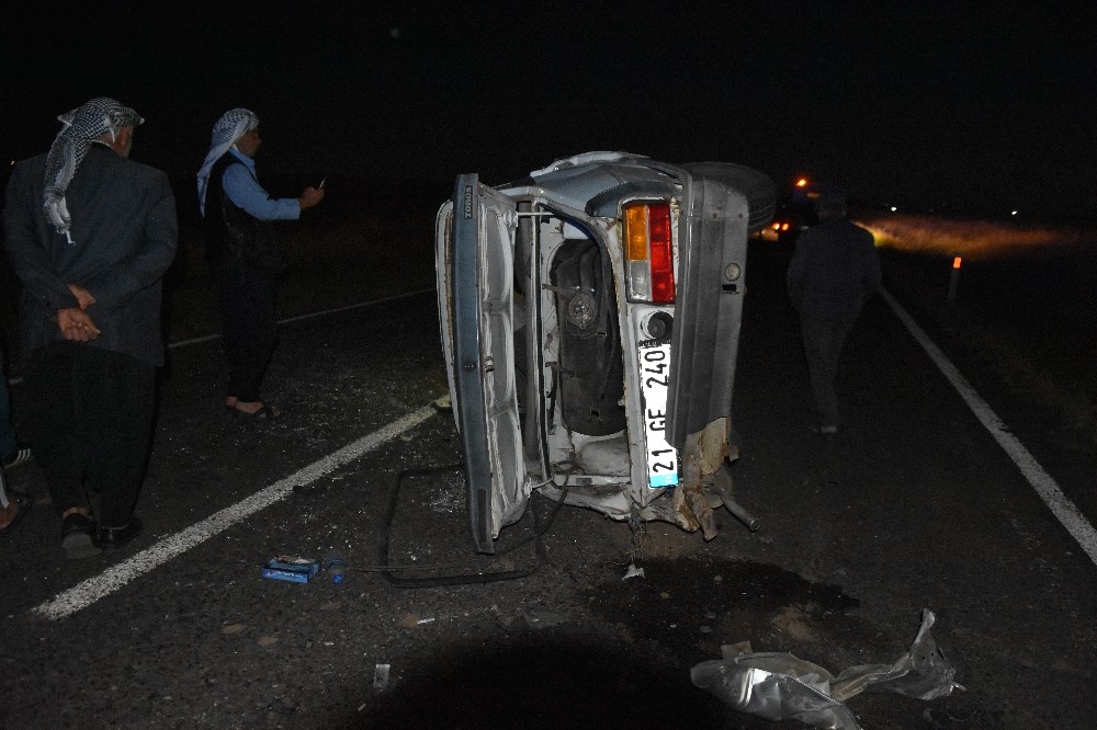 Kaza yapan otomobile, başka bir araç çarptı: 3 yaralı 
