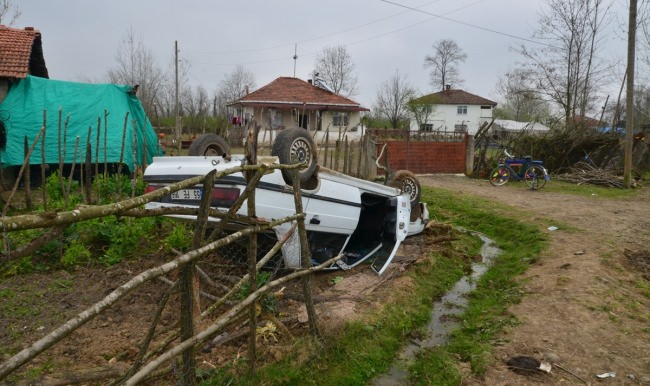 Kaza yapan otomobilin çalıntı olduğu belirlendi