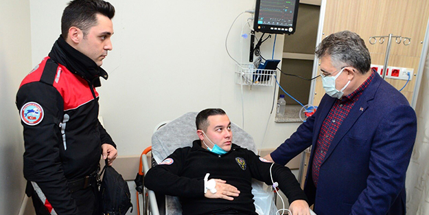 Kaza yapan yunus timini emniyet müdürü yalnız bırakmadı