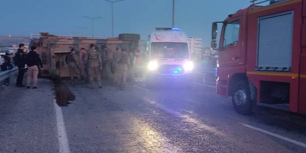 Kaza yapan zırhlı askeri araçta yangın çıktı