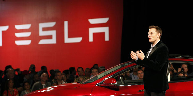 Kaza yapmayın diyerek Tesla, 125.227 otomobili geri çağırdı!