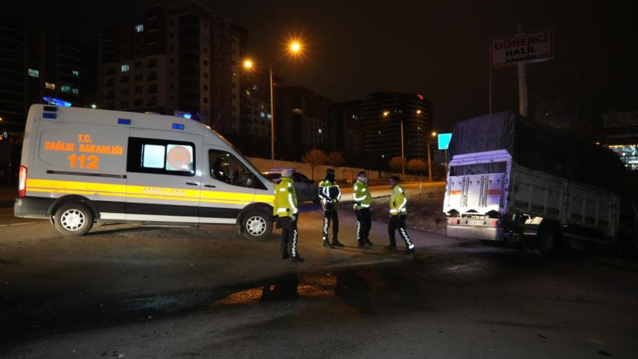 Kaza yaptı, yaralı arkadaşını terk edip kaçtı