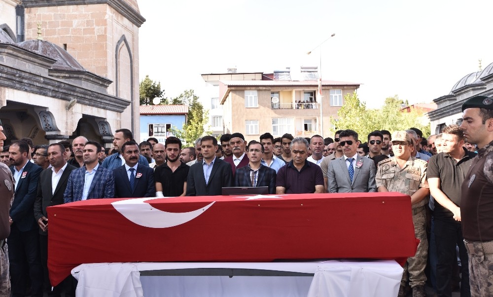 Kazada hayatını kaybeden özel hareket polisi son yolculuğuna uğurlandı 