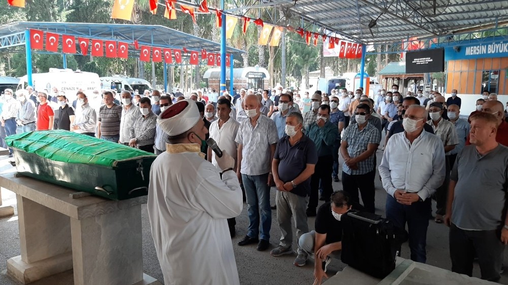 Kazada hayatını kaybeden spor ilçe müdürü toprağa verildi 
