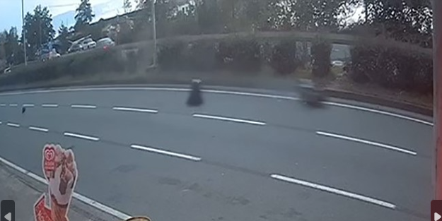 Kazada motosiklet sürücüsü metrelerce sürüklendi