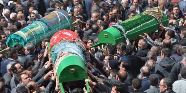 Kazada ölen 4’ü öğrenci 5 kişi toprağa verildi