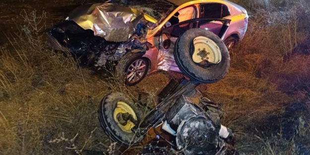 Kazada traktör ikiye bölündü