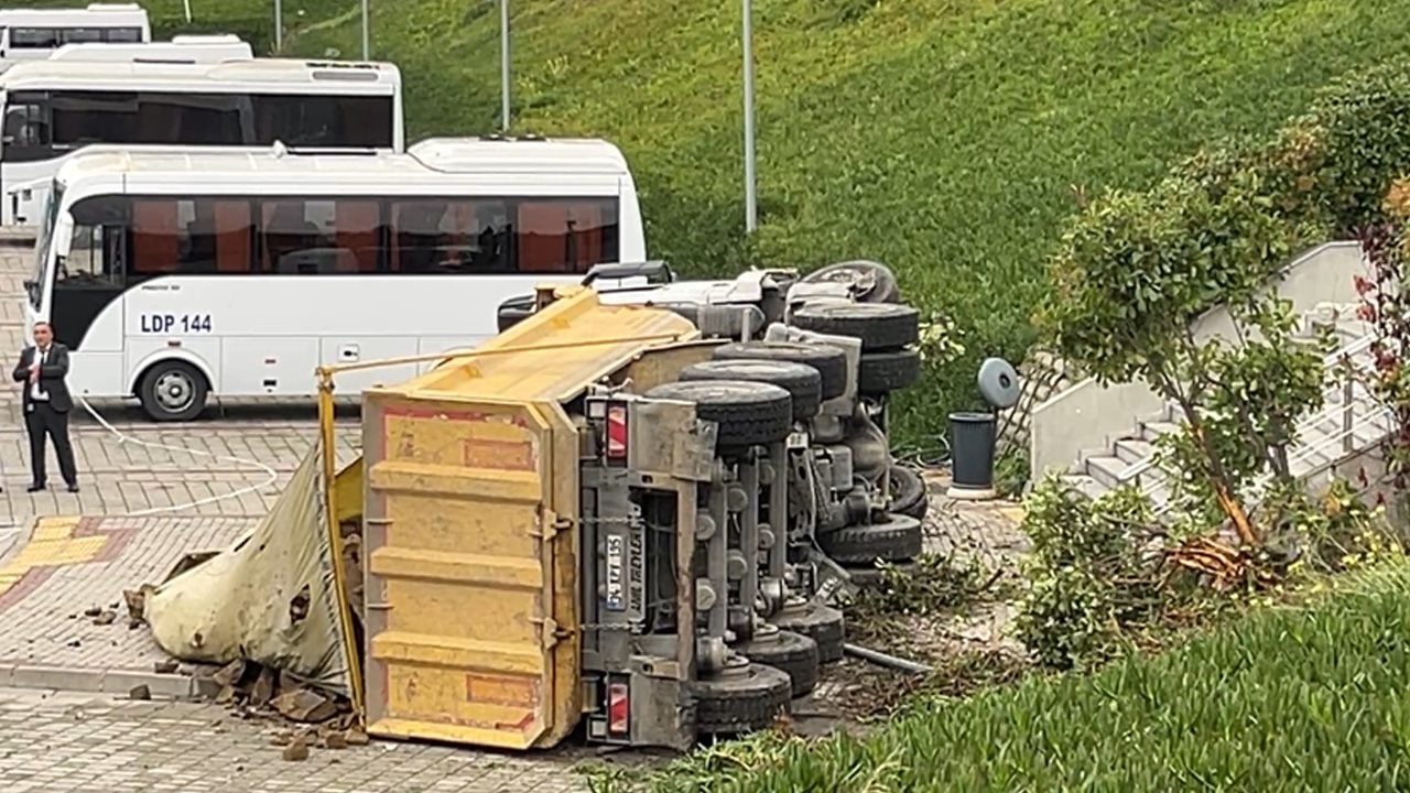 Kazada yaralılar var! İSKİ’nin bahçesinde facia!