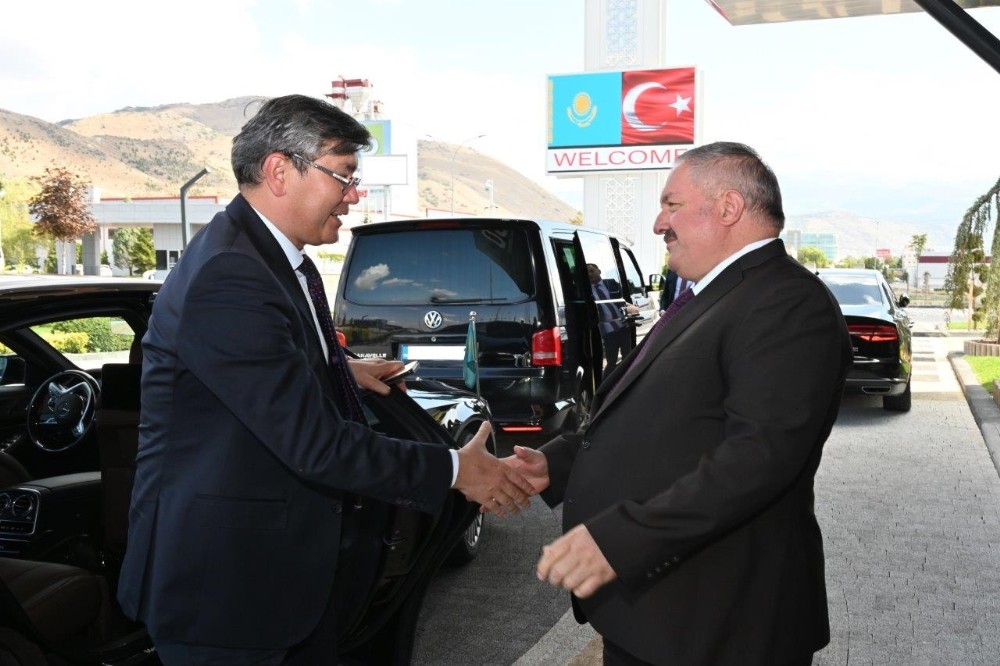 Kazakistan Büyükelçisi Saparbekuly Kayseri OSB’u Ziyaret Etti 