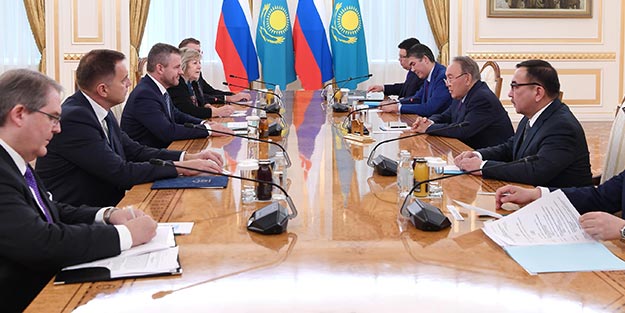 Kazakistan Cumhurbaşkanı ile Slovakya Başbakanı arasında 