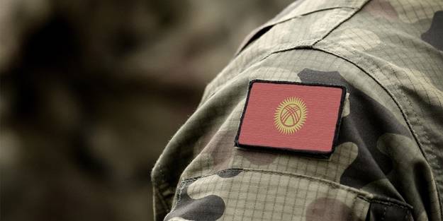 Kazakistan orayı Kırgız askerlere teslim etti