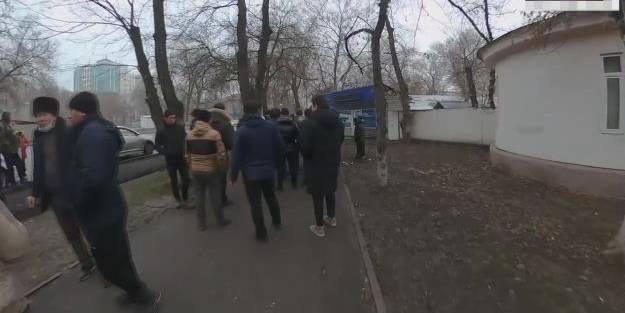 Kazakistan'da morg kuyruğu! Yakınlarını arıyorlar