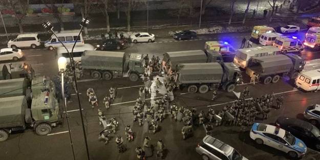 Kazakistan'da onlarca protestocu öldü