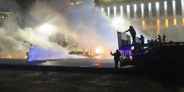 Kazakistan'da peş peşe patlama!