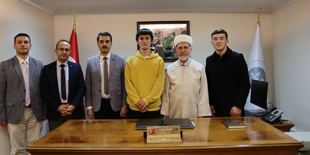 Kazakistanlı üniversite öğrencisi İslam ile şereflendi