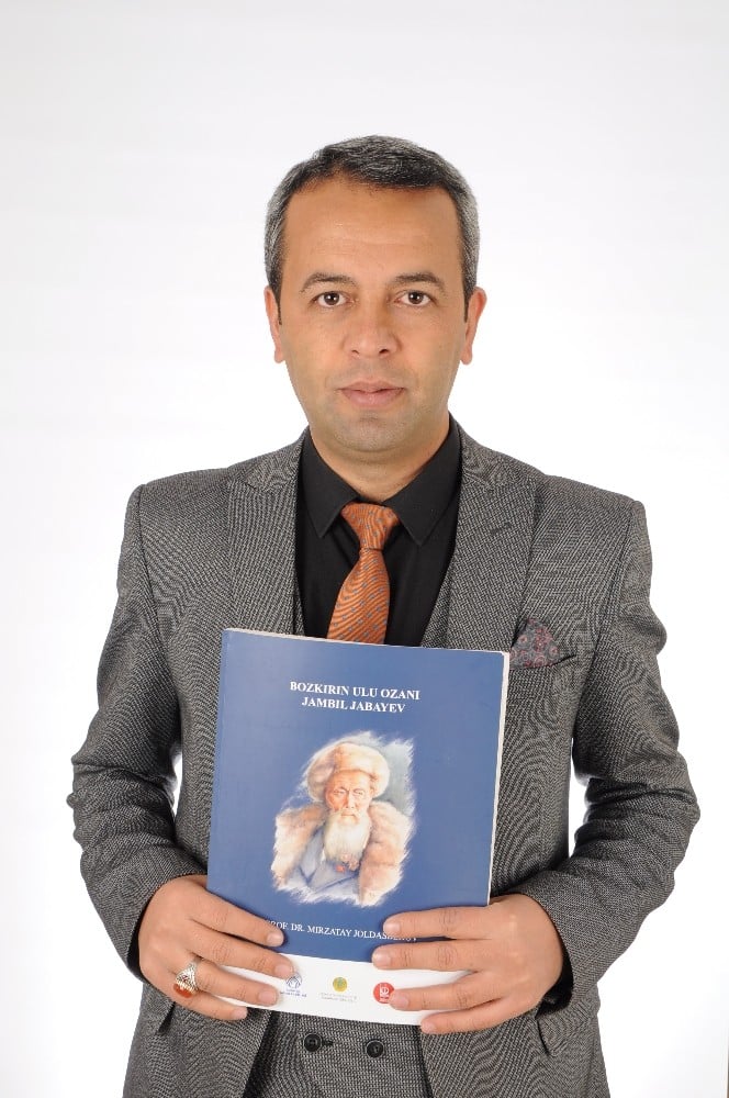 Kazaklar’ın Ulu Ozanı Türkçe’ye çevrildi 