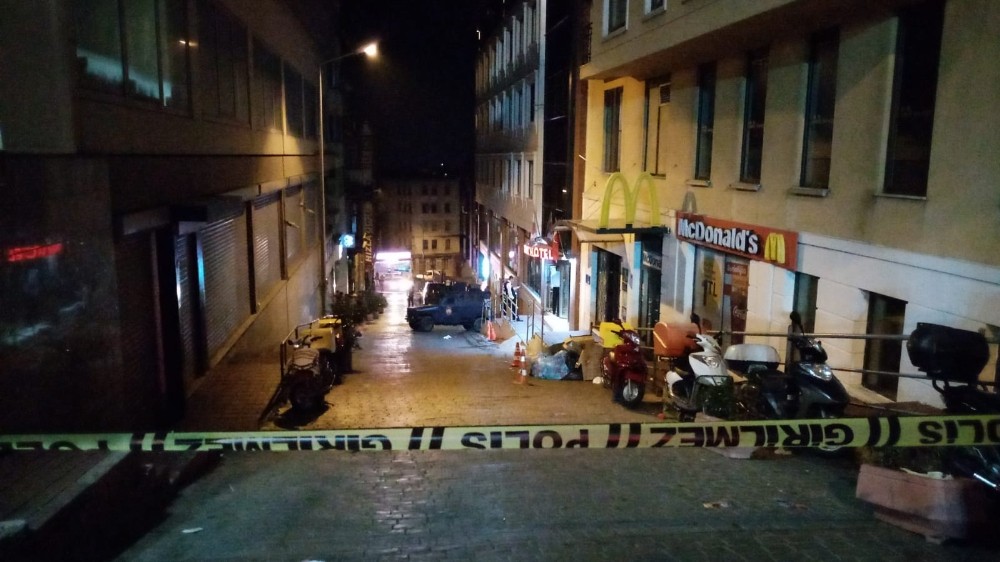 Kazancı Yokuşunda yeraltı kablolarının yanmasından dolayı çıkan patlama panik oluşturdu 
