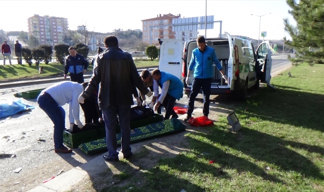 Kazan'da minibüs devrildi: 2 ölü, 1 yaralı