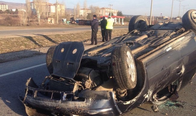 Kazan'da otomobil devrildi: 4 yaralı