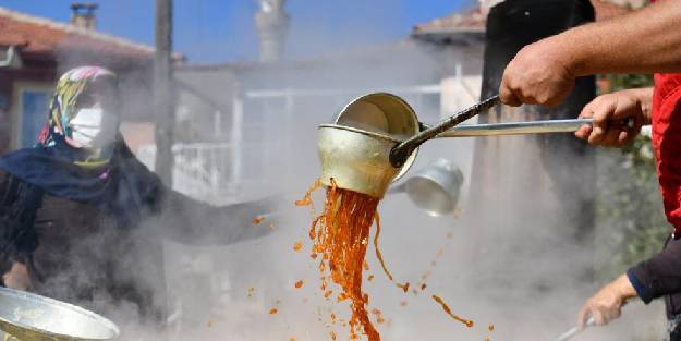 Kazanlar pekmez üretimi için kaynıyor