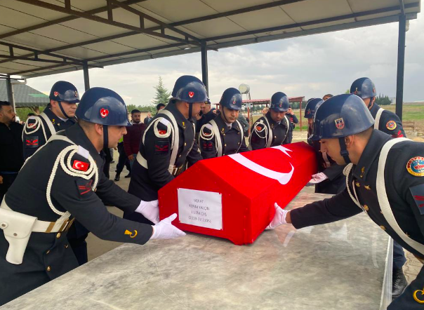 Kazara kendini vuran uzman çavuş, toprağa verildi