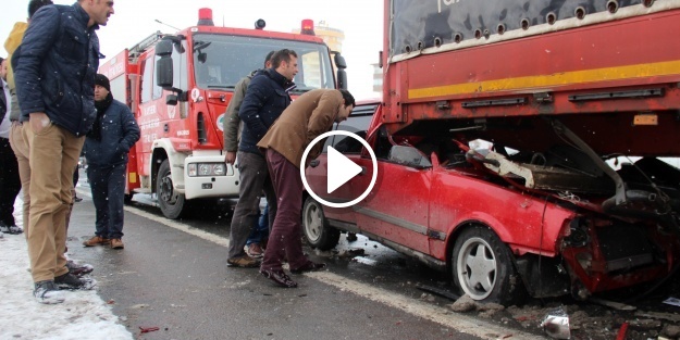 Kazaya bakayım derken tırın altına girdi
