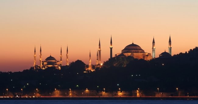 Kazaya kalan Ramazan oruçlarının belli bir sürede tutulma zorunluluğu var mıdır?