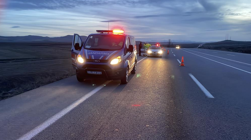 Kazaya yardım için geldi kazaya neden oldu