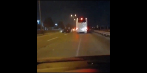 Kazayı izlerken otobüs çarptı!