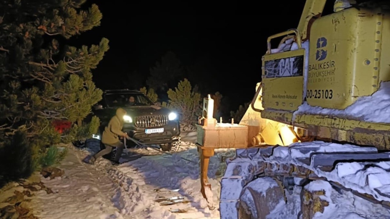 Kazdağı'nda mahsur kalan 2 kişi kurtarıldı