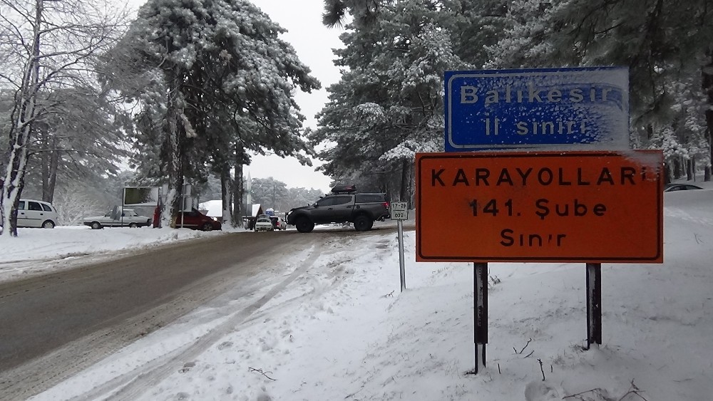 Kazdağları’nda kar yağışı hayatı olumsuz etkiliyor 